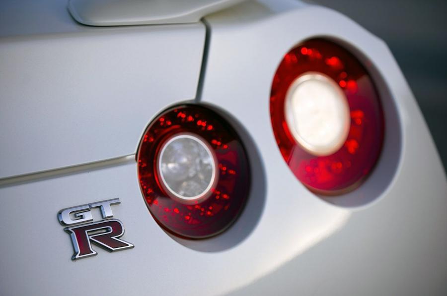  Nissan GT-R 2014 года  (фото 38 из 80)